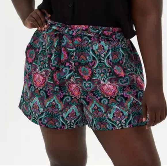 Torrid 5 Inch Pull-On Stretch Crepe Mid-Rise Tie-Front Short Plus Size 2X - Picture 1 of 8